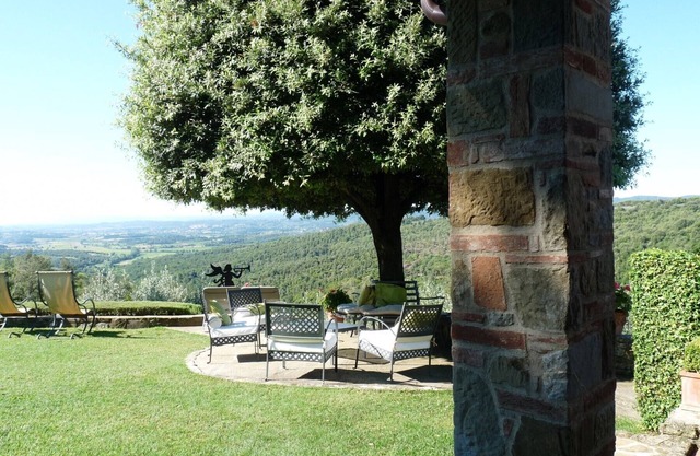 Toskana Villa mit atemberaubender Aussicht, Pool, großem Garten und Privatsphäre