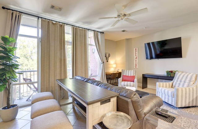 Tuscaloosa Condo: Steps to Bryant-Denny Stadium!