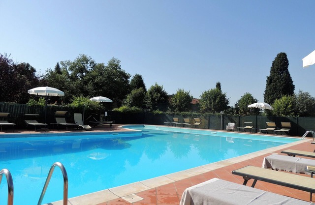 Tuscan Country House in the middle of Buccia Nera WinE Farm