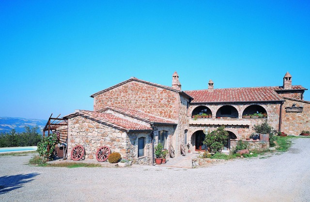 Tuscan farmhouse with panoramic views over the Val d'Orcia