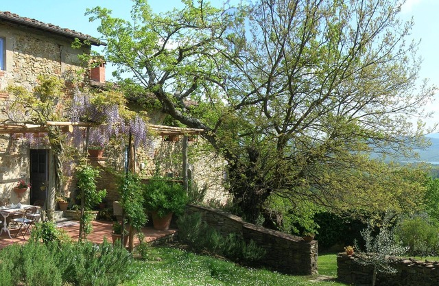 Toskanisches Bauernhaus, wunderschön mit Garten restauriert, in der Nähe von Florenz.