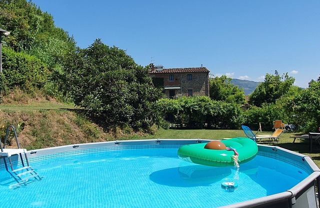 Tuscan-style farmhouse, surrounded by greenery, between Lucca, Pisa and Florence