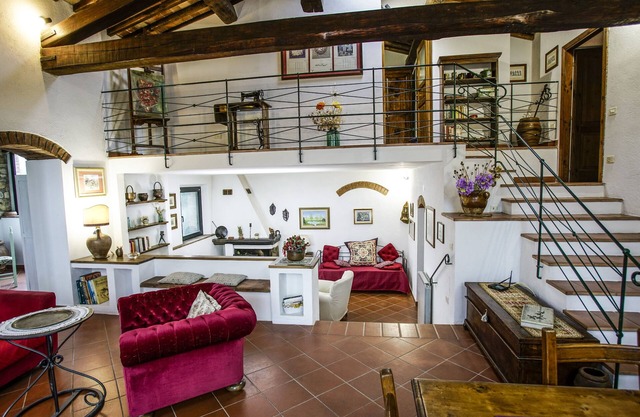 Typische toskanische Villa, privater Pool und großer privater Park.
