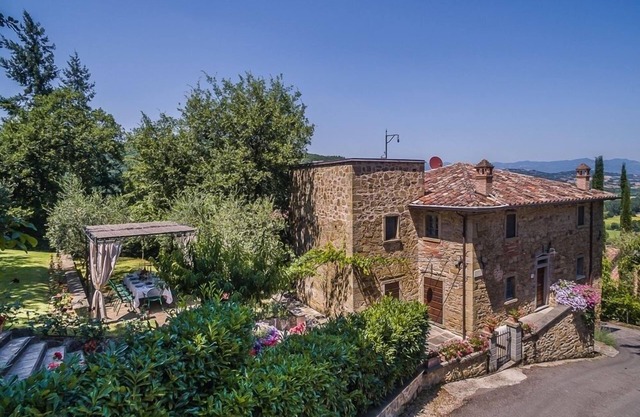 Italienische toskanische Villa mit privatem Pool, Whirlpool, Fußweg in die Stadt und Aussicht