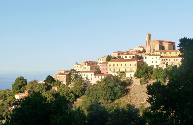 Toskana, Insel Elba: Charmantes Haus in einem typischen Dorf mit Blick auf das Meer