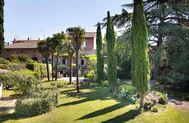 Tuscany - Townhouse - Sleeps 18 - Garden near Lake