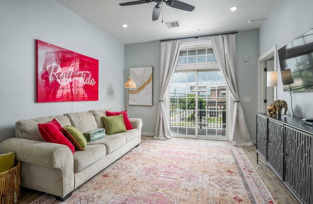 Tusk’n Escape- Walk Downtown- 2BR 2BA