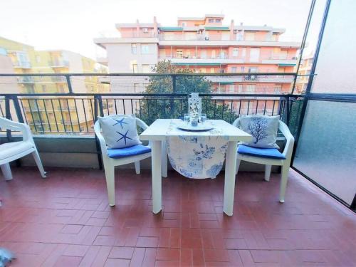 Tutto intorno Mare, parcheggio privato, negozi