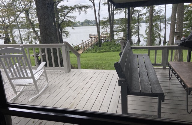 Tweet's Lake House auf dem Lake Providence