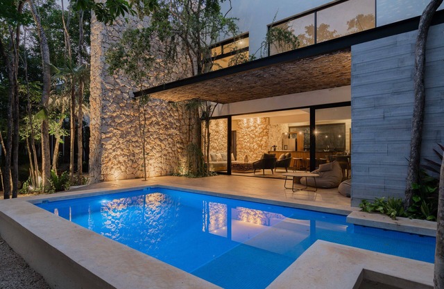 Twelve O’Clock Luxury Villas