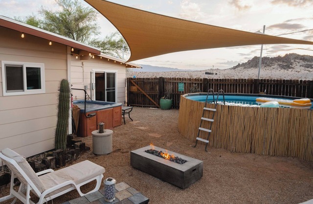 Twentynine Palms Desert Oasis w/ Pool & Hot Tub!