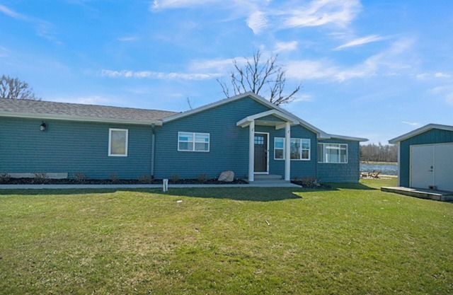 Twilight Pointe: Springtime Serenity: Blooming Beauty & Lakeside Comfort