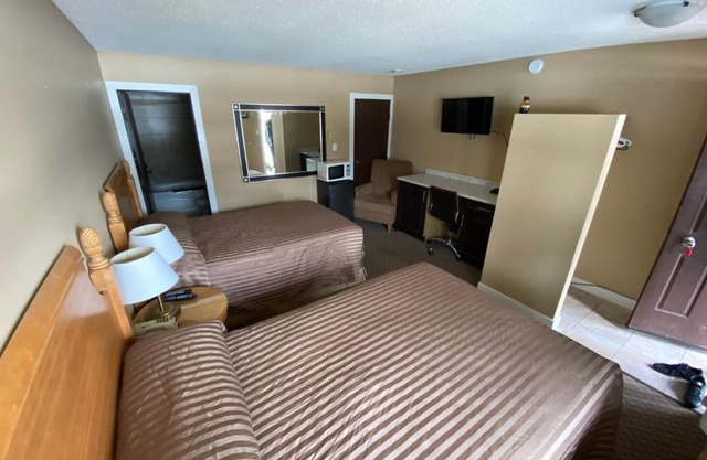 Twin Creeks Motel