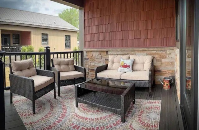 Twin Getaway Cottages - The Pair