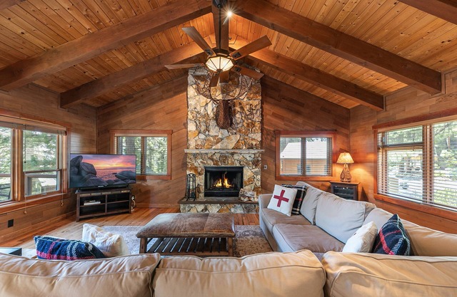 Twin Hollow at Dollar Point by Tahoe Getaways - 5BR w/Game Room & Hot Tub