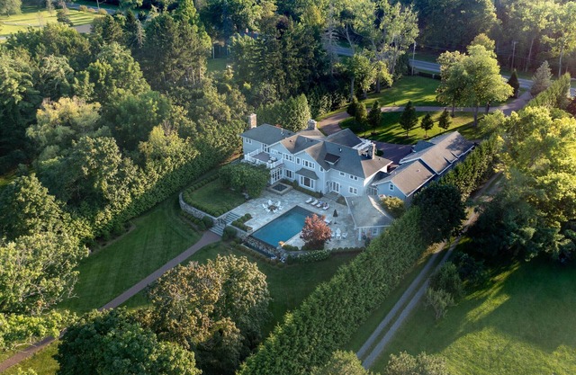 Twin Oaks Lake Estate: Luxury Lake Home on Seneca Lake