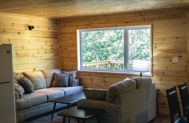 Twin Otter Cabin - Lakewood Park Cabins