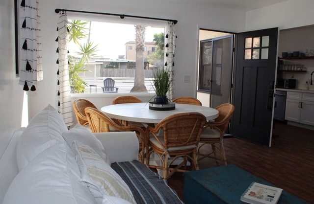 Twin Palms Ventura Pierpont Beach Bungalow Steps from the Ocean Newly Renovated