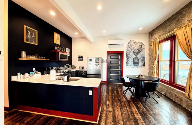 Twin Peaks is part of the Litch Hotel: fully equipped,Luxury vacation rental condos