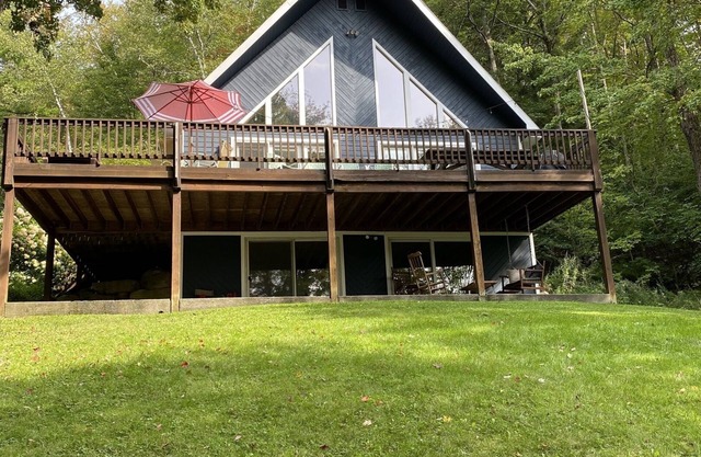 Twin Ponds ~ Private Peaceful Retreat! Sleeps 10