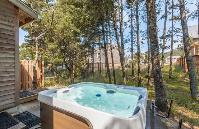 Twin Sands #168 - Updated, cozy, hot tub home. Dog OK