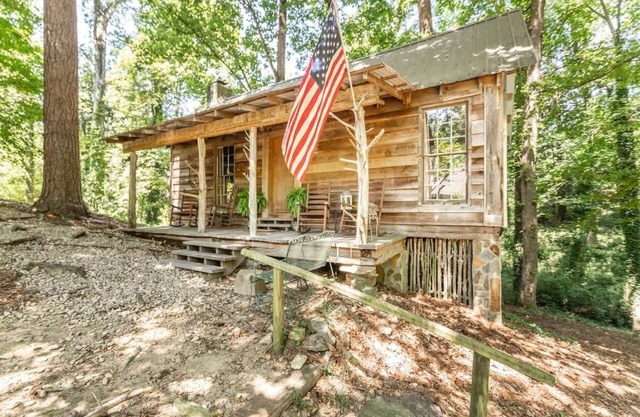 Twinkly Secluded Cabin 1BR + Loft + Trails +Grotto