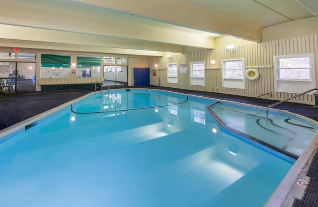 2 Comfortable Units! Indoor and Outdoor Pool, Short Drive to Tanglewood Town!
