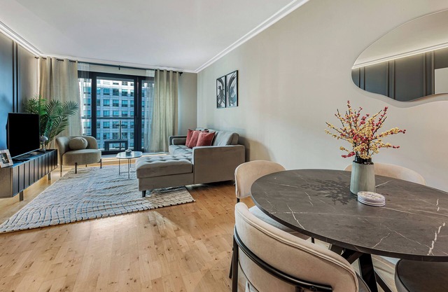 Two bed Apartment in Canary Wharf, Discovery Dock East