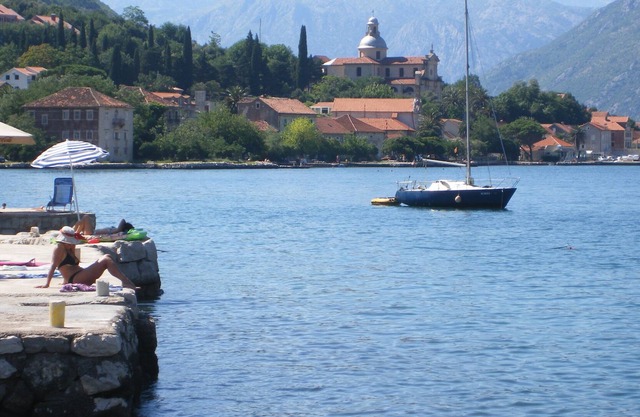 ZWEI-BETT-APT MIT POOL IN PRCANJ, KOTOR, ERSTAUNLICHEN ANSICHTEN, MINUTEN VON WATERFRONT