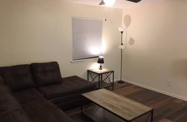Two-bed one-bath downstairs close to Fort Sill!