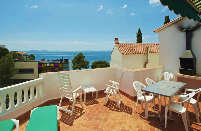 Apartment 2 Schlafzimmern mit Meerblick, 50m vom strand