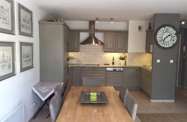 Apartment mit 2 Schlafzimmern, Parkplatz und Aufzug in Lourmarin