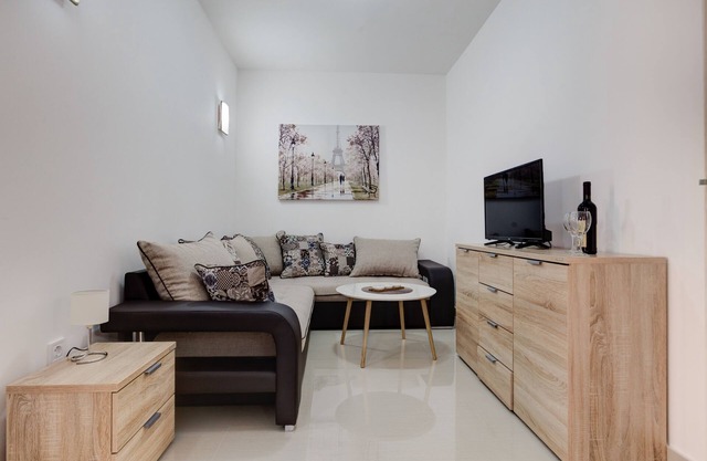 Apartment mit zwei Schlafzimmern und Pool