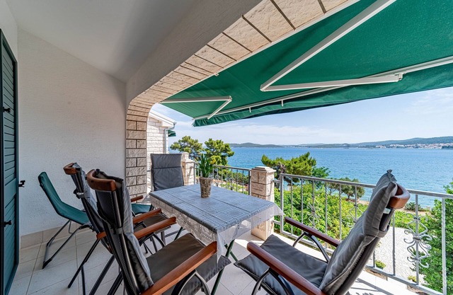 2-Zimmer-Ferienwohnung am Strand Kuciste - Perna, Peljesac (A-21507-e)
