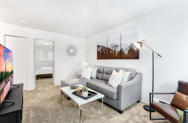 Two bedroom apartment - peaceful community near Detroit River