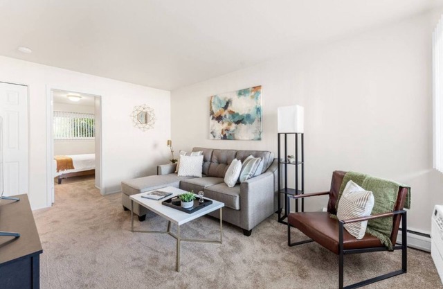 Two bedroom apartment - 30 minutes from Detroit!