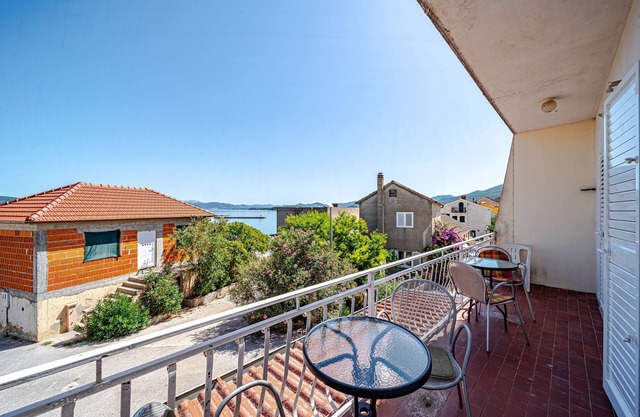 2-Zimmer-Ferienwohnung mit Balkon und Meerblick Drace, Peljesac (A-14019-b)