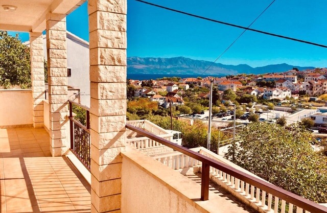 2-Zimmer-Ferienwohnung mit Terrasse und Meerblick Sutivan, Brac (A-2846-b)