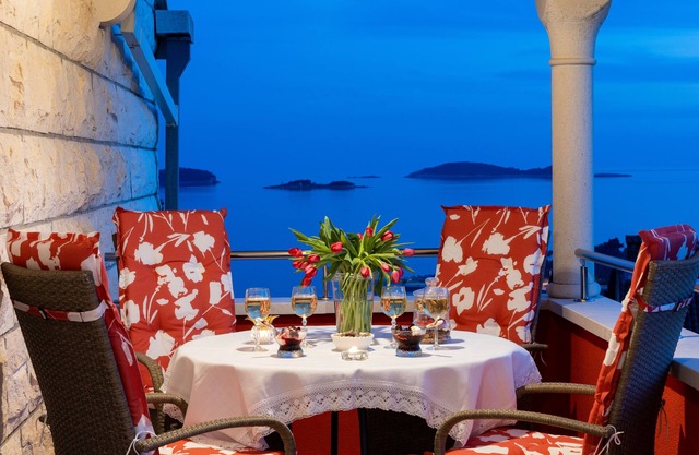 2-Zimmer-Ferienwohnung mit Terrasse und Meerblick Mlini, Dubrovnik (A-8566-b)