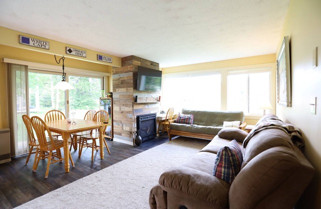 Two Bedroom Condo Near Waterville Valley Town Square! (SS9V)
