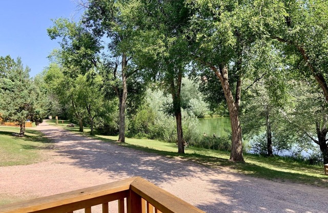 Two bedroom cabin, private lake, pet friendly