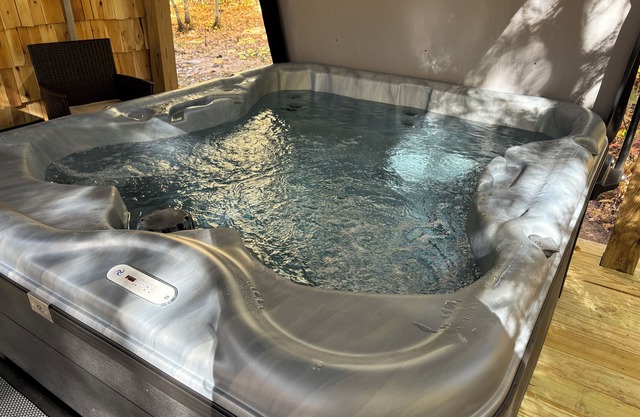 Two bedroom pet friendly cabin with hot tub and fireplace.