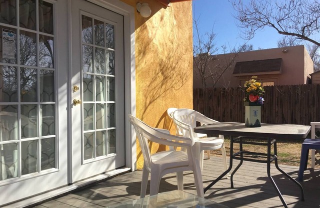 Two Bedroom Casita Sunshine. Private Patio Deck. Near the best of everything