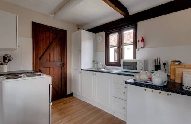 Two Bedroom Cottage -Shared Pool