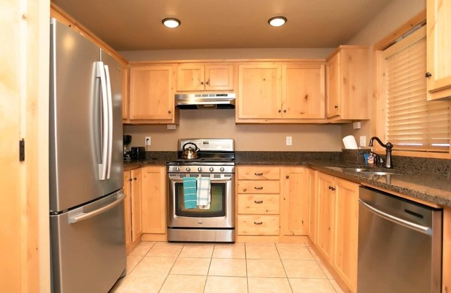 Close to National parks, Clean, Big, sleeps 6!