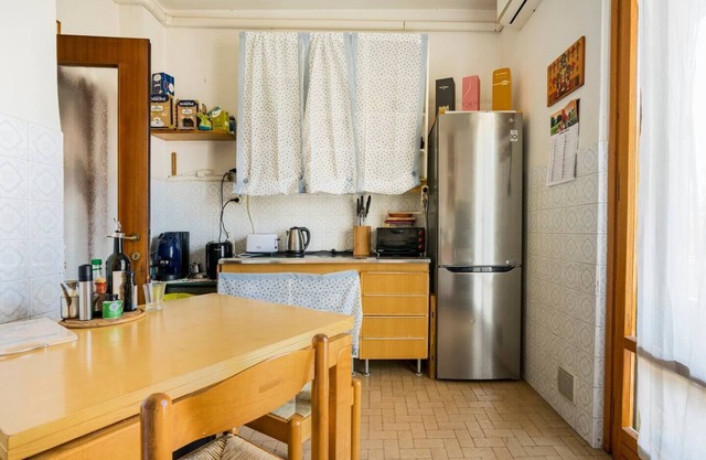 Two bedroom flat with hill views and free parking