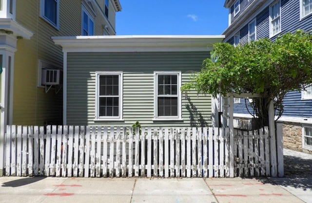 Two-bedroom Hideaway in Downtown Newport!