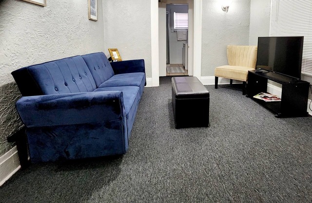 Two Bedroom Home in Beautiful downtown Lakeland