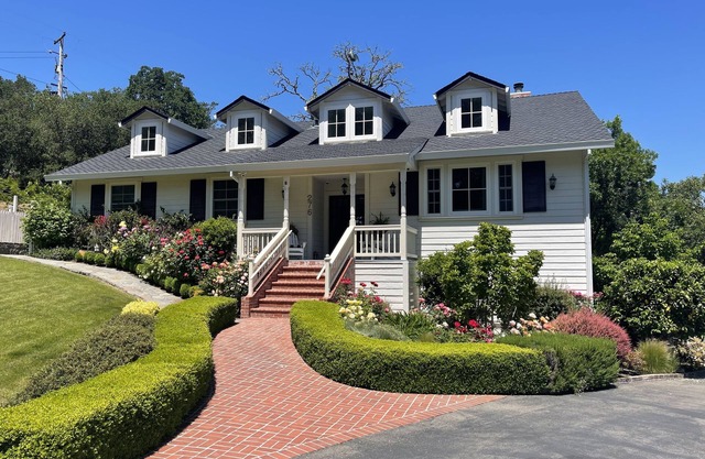 Two Bedroom Home just 1.5 miles from Healdsburg Plaza