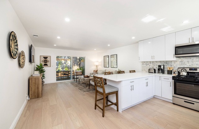Two Bedroom Home Near Beach (Santa Barbara)